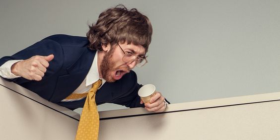 快逃离爱抱怨的同事！80%的人不知道，负能量的人是你吸引来的。