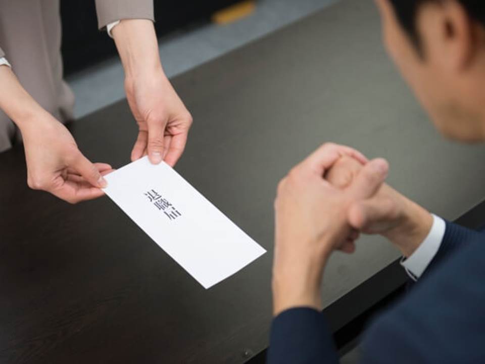 优秀员工要离职怎么办？主管该做的绝不是慰留，而是…