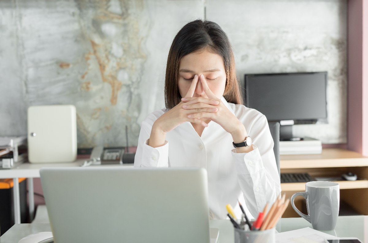 该转职吗？遇到恶主管坏同事，可是公司前景不差，如何决定是否换工作？