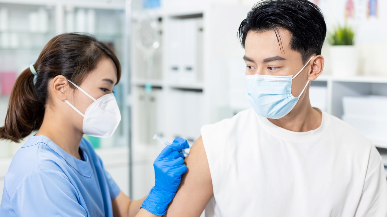 何时才轮到我打新冠疫苗？一文秒懂公费疫苗接种顺序