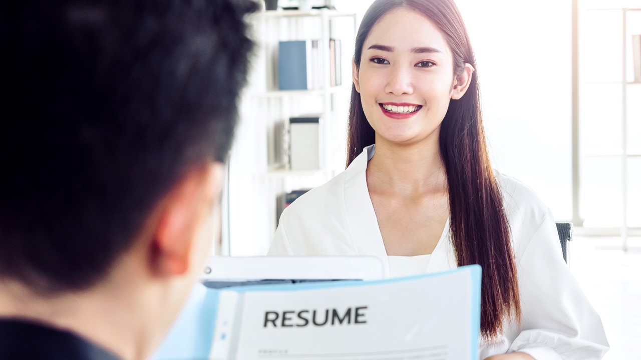新鲜人如何找工作？必备求职懒人包、面试技巧一次掌握