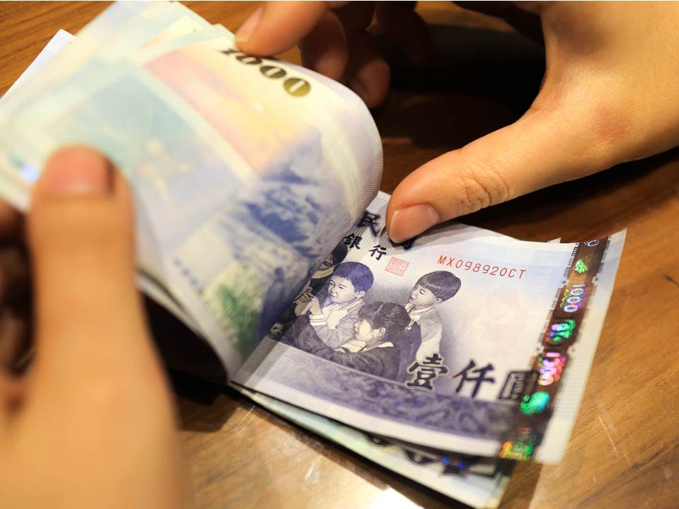 10万元保单纾困贷款来了！5资格符合一项，就能请领年关救命钱