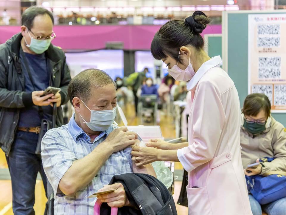 第三剂疫苗怎么选？这组合副作用最强，如何舒缓一次报你知