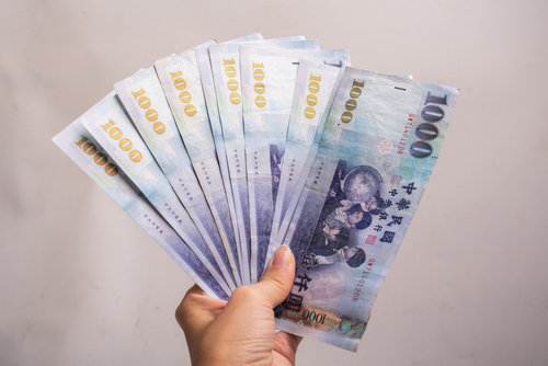 劳保年金调涨最高6.71%，50万劳工存簿今入帐！5大QA一次看懂
