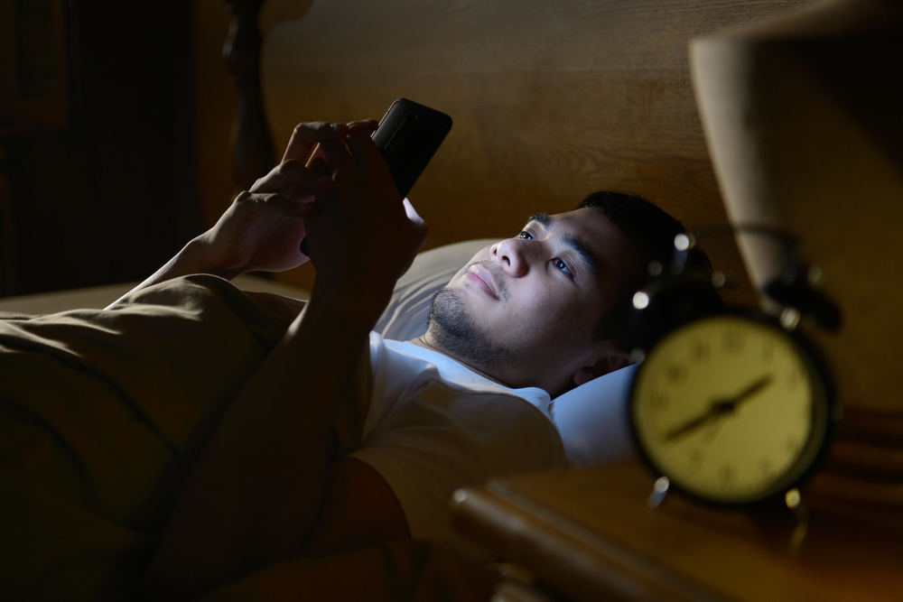 别再报复性熬夜！上班族30岁后老超快、容易生病是因为睡眠不足，请将睡眠定