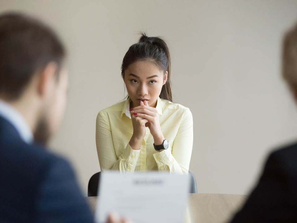 沟通时总是低人一等？小心！常把这2个字当口头禅，超容易在职场吃暗亏