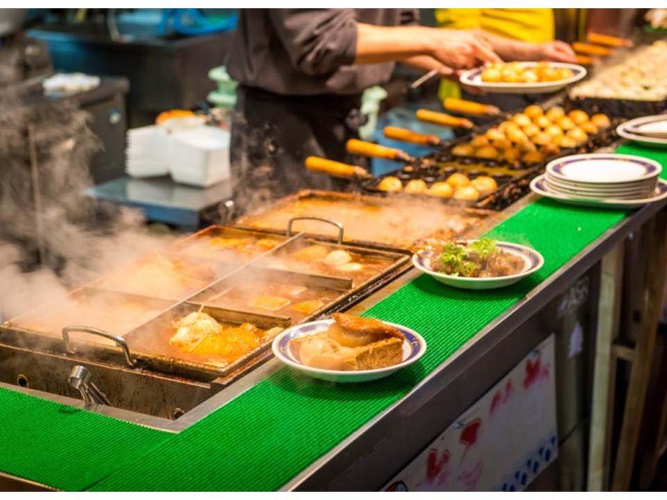 顾客盛汤顺手捞关东煮，被收费竟留负评！客人吃霸王餐不付钱，店家怎么自保