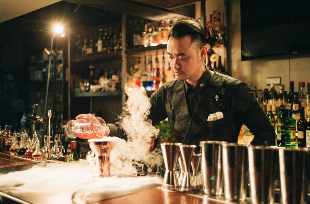 如何成为调酒师？一眼看出顾客适合什么酒是必备能力？专访20年资历调酒师