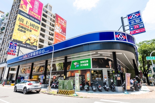 7-ELEVEN开在十字路口，我们店开在社区巷弄！全联广告品牌为何10年不变却能成